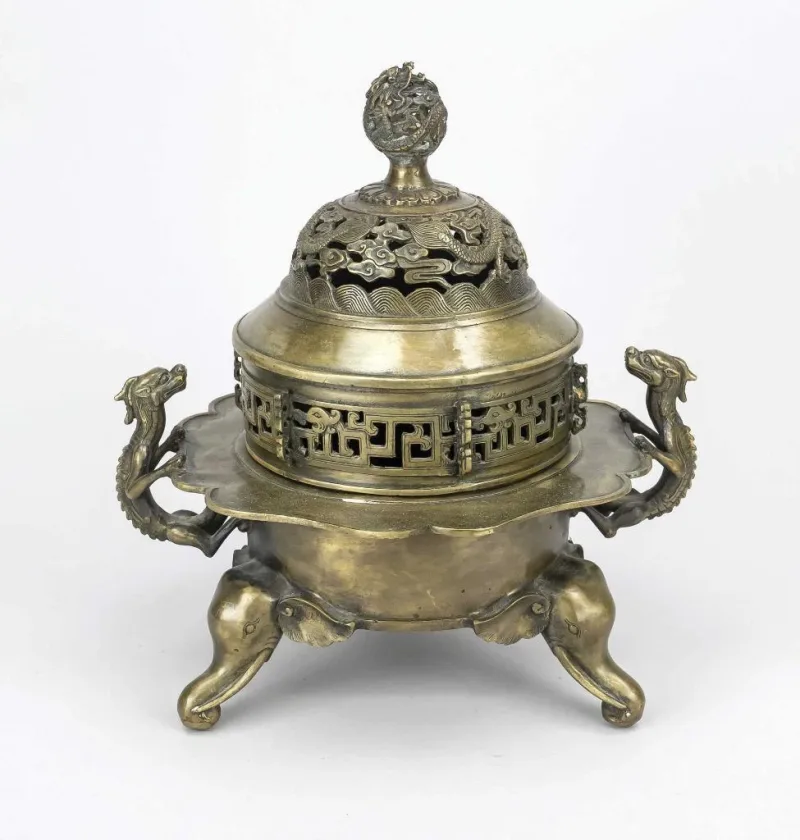 Großer Censer Weihrauchbrenner Figuren Taotie-Dekor Asiatika China Bronze 20.Jhd