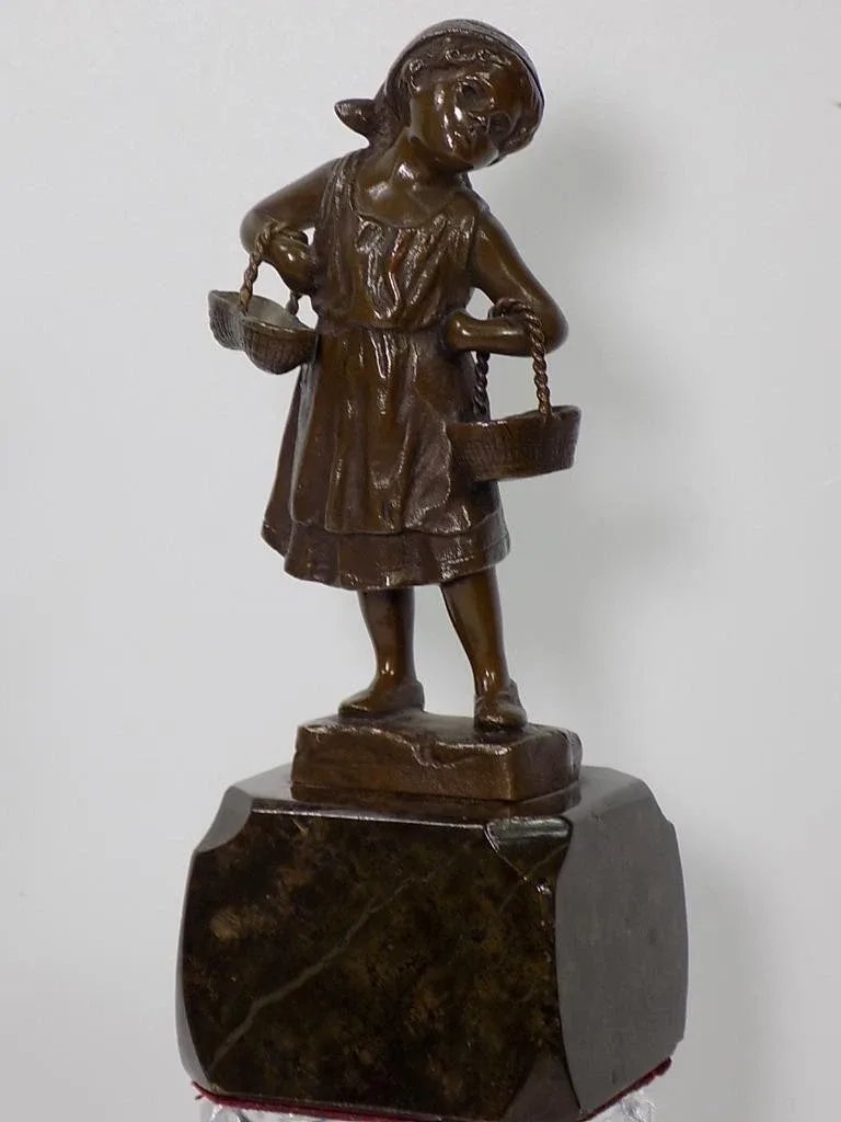 Jugendstil Bronze Figur Mädchen mit Körbe Schmidt-Felling Berlin Kleinbronze