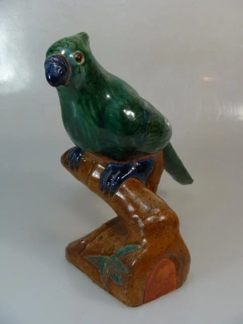 Jugendstil Skulptur Papagei auf Ast Figur Vogel Keramik Glasur 20.Jhd