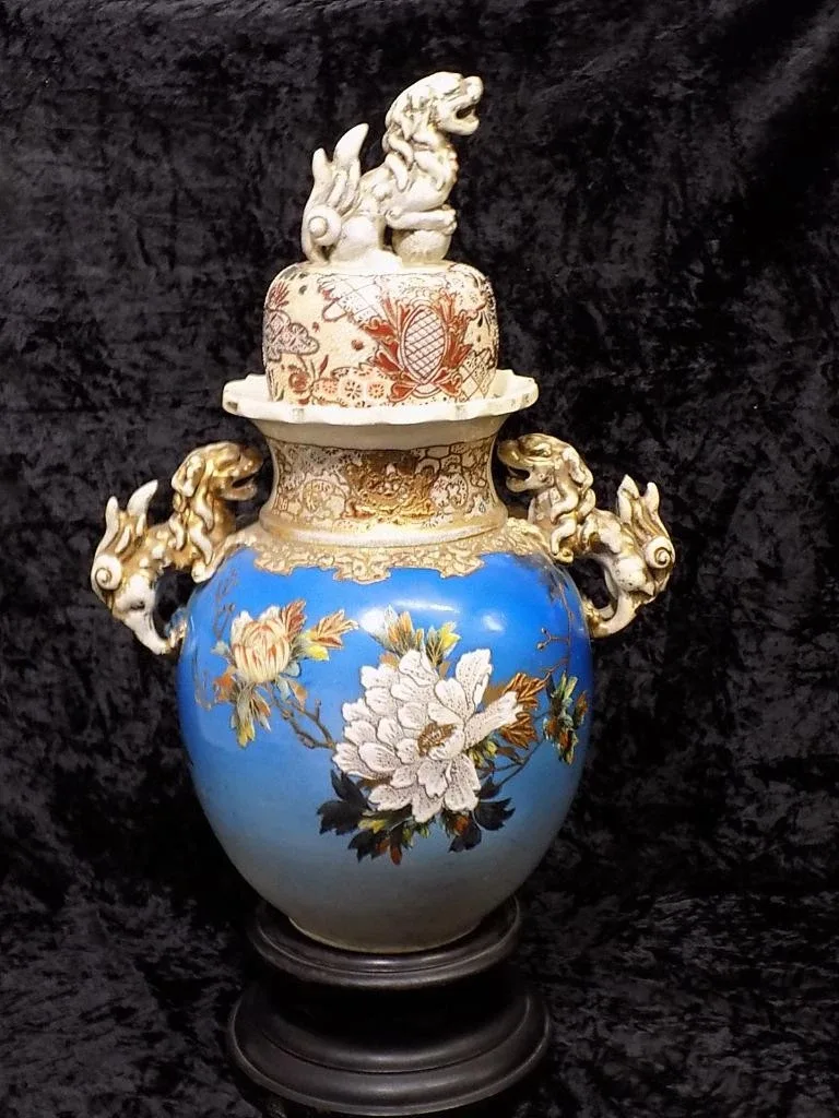 Vintage große China Deckelvase Löwen Blumen Asiatika Famille Rose China 19.Jhd