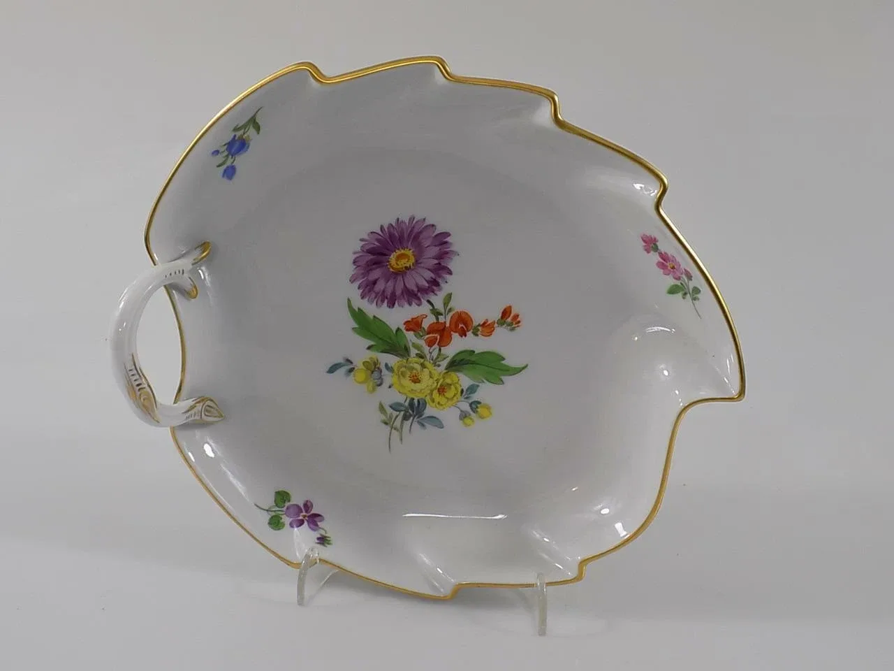 Schöne Meissen Henkelschale Blumenmotiv Blau Marke Goldrand 20.Jhd