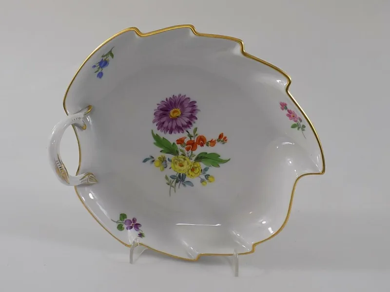 Schöne Meissen Henkelschale Blumenmotiv Blau Marke Goldrand 20.Jhd