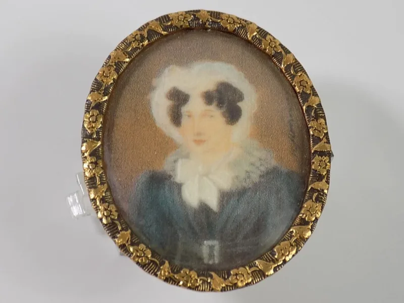 Jugendstil Miniaturbild Dame Adel Lupenmalerei Portrait Messingrahmen Floral