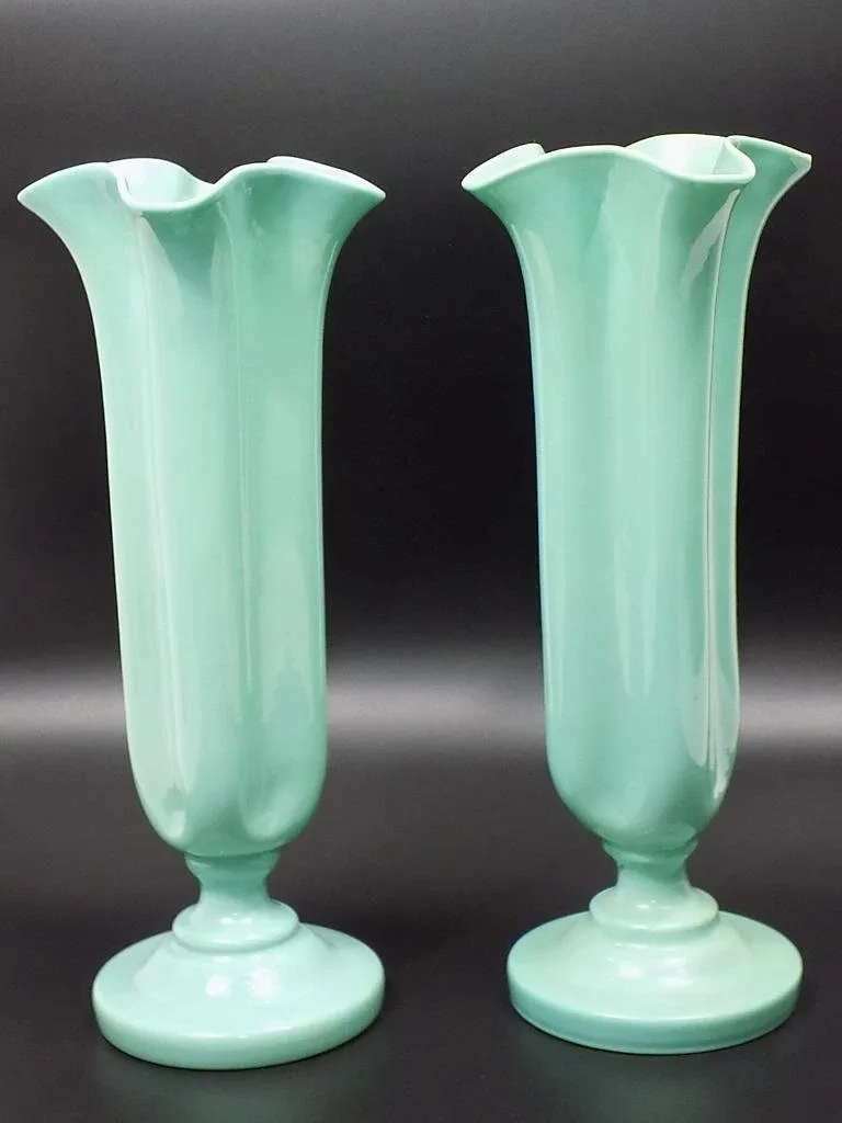 Paar Art Deco Vasen Milchglas Florale Form Farbig Baumhaus 20.Jhd