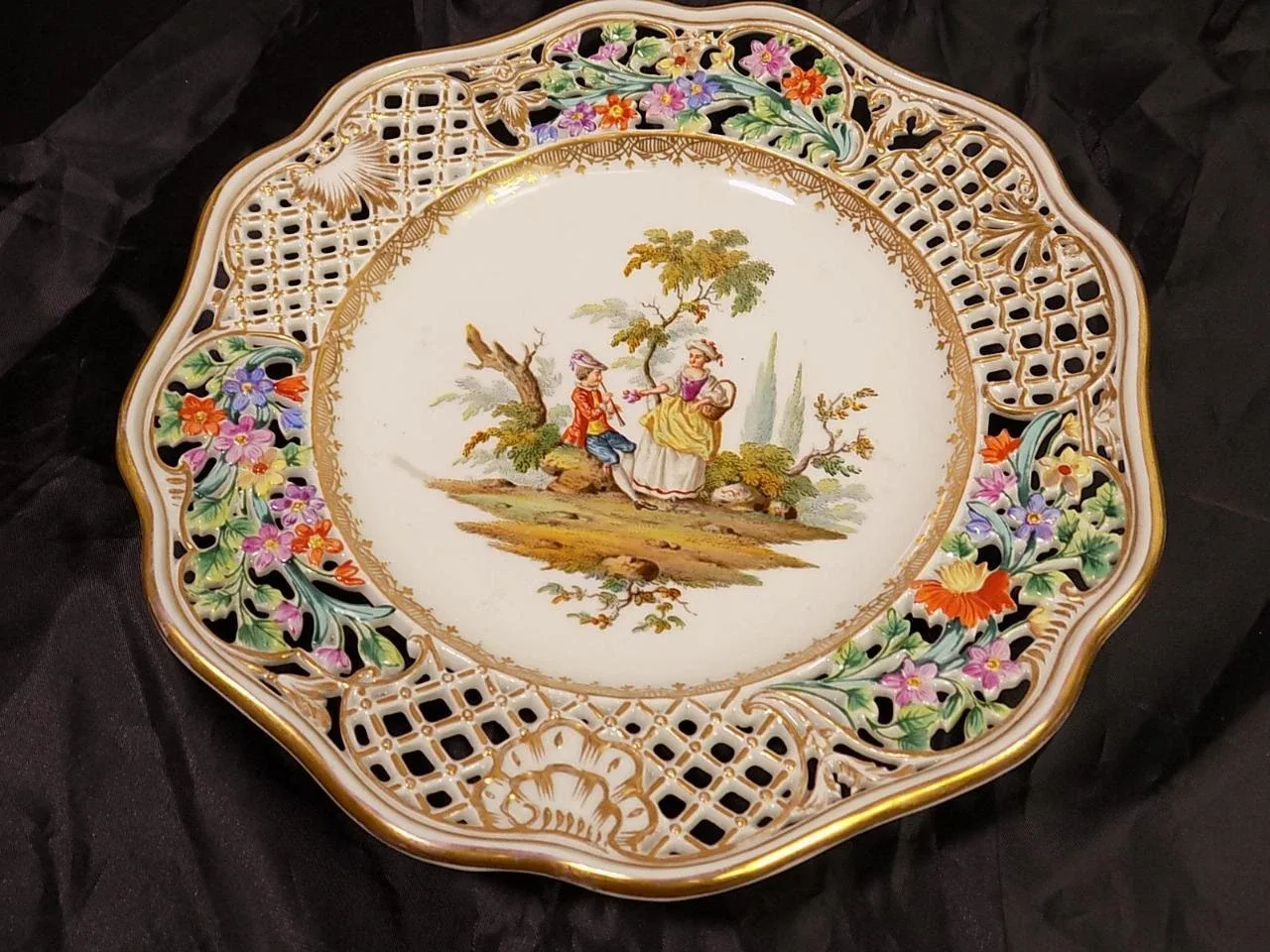 Antiker Meissen Durchbruch Teller Galante Zene Floral Porzellan Watteaumalerei