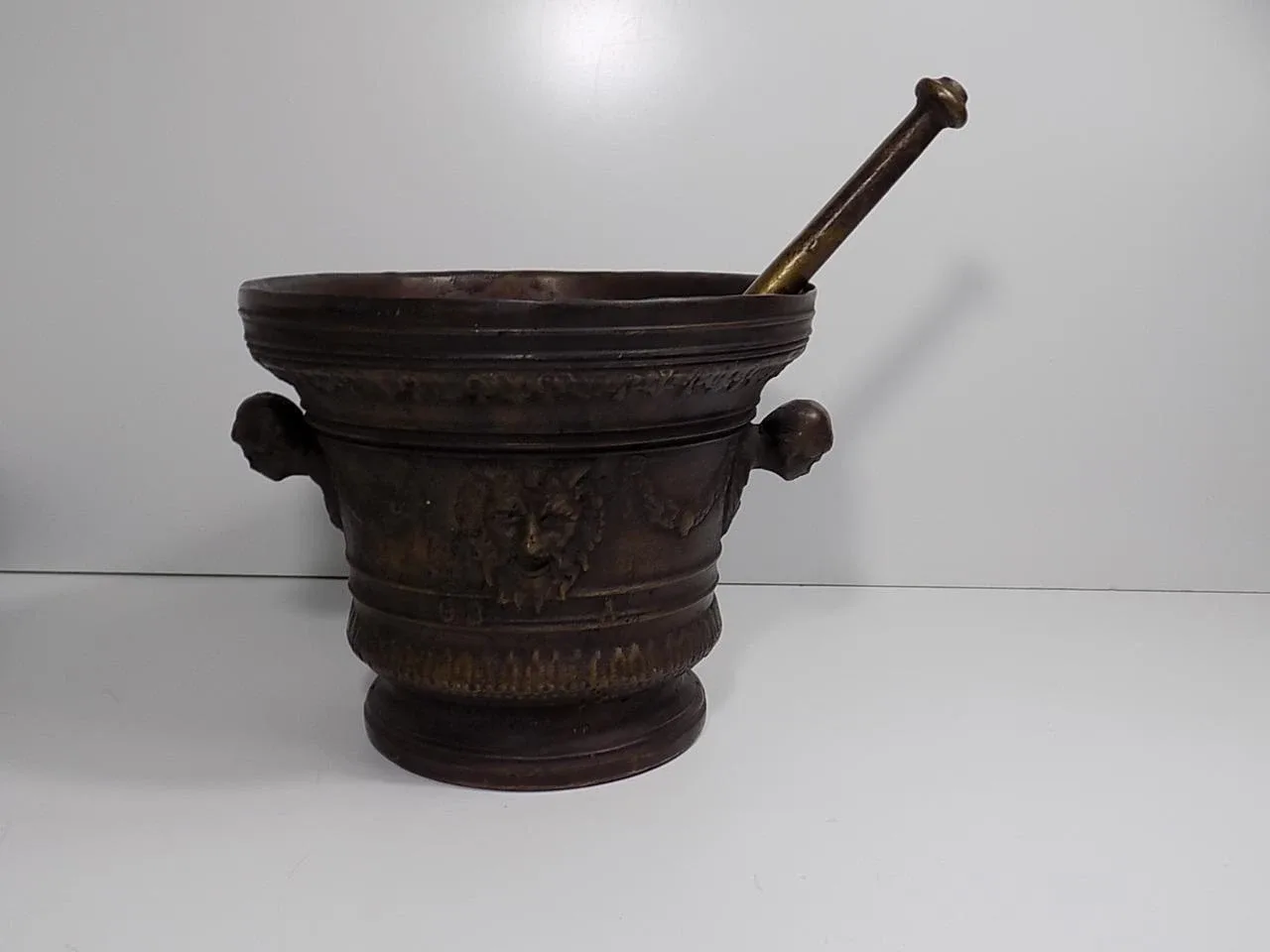 Original antiker Bronze Mörser mit Pistill Relief Satyr Apotheke 9 Kilo 19.Jhd