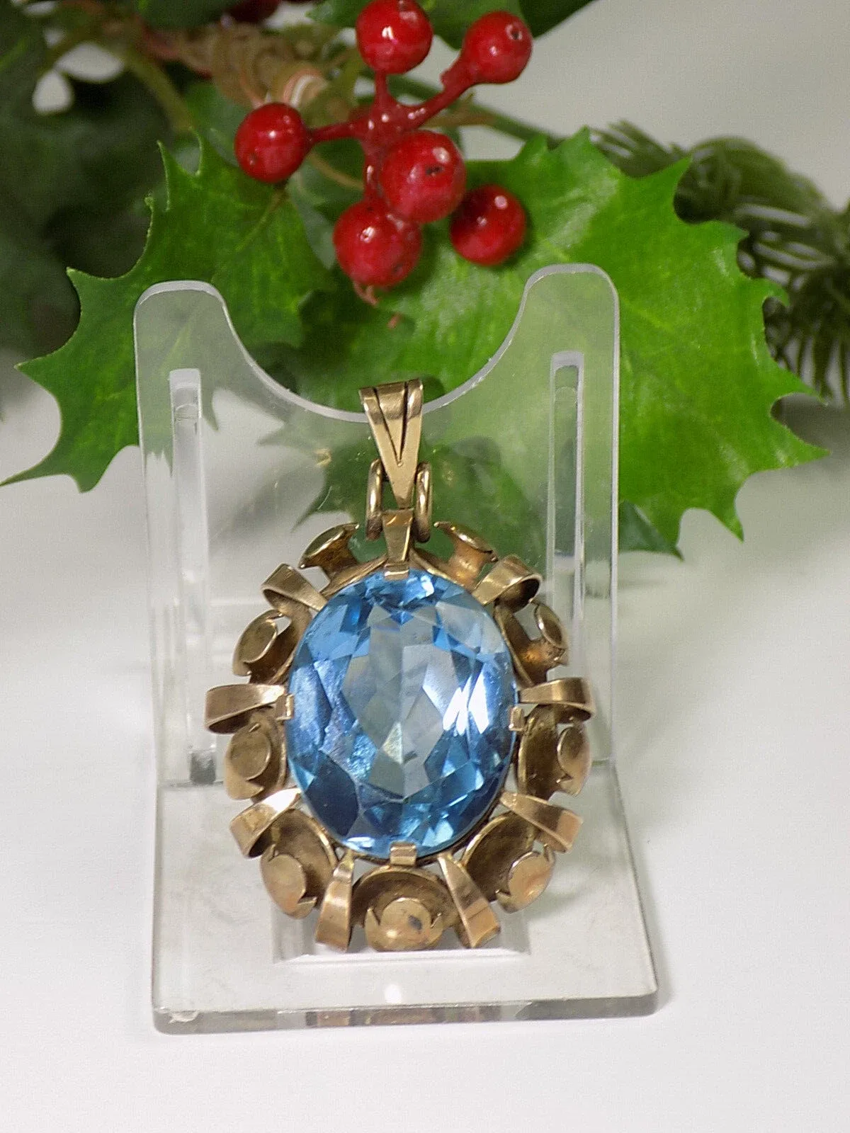 Großer Art Deco Anhänger mit blauen Spinell 835er Silber vergoldet Antikschmuck