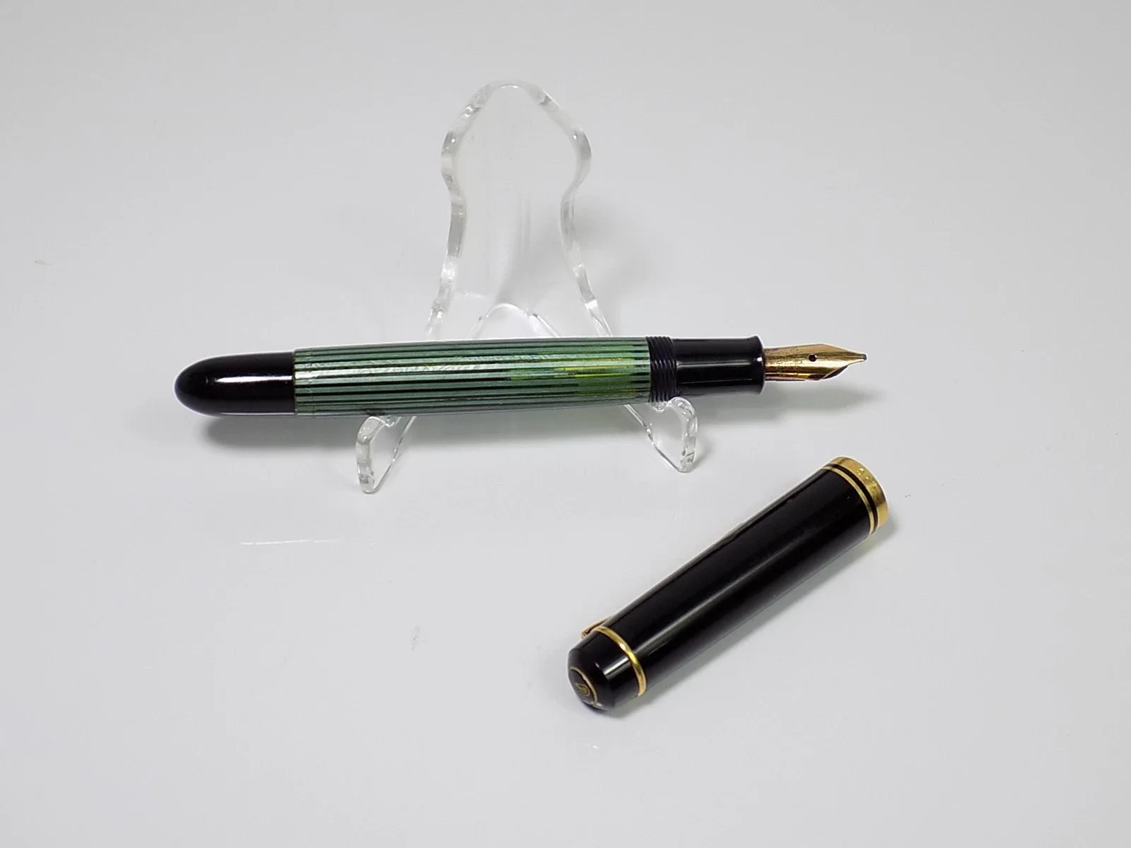 Vintage Old Style Pelikan 140 Kolbenfüller 585er Goldfeder Grün-Schwarz Germany
