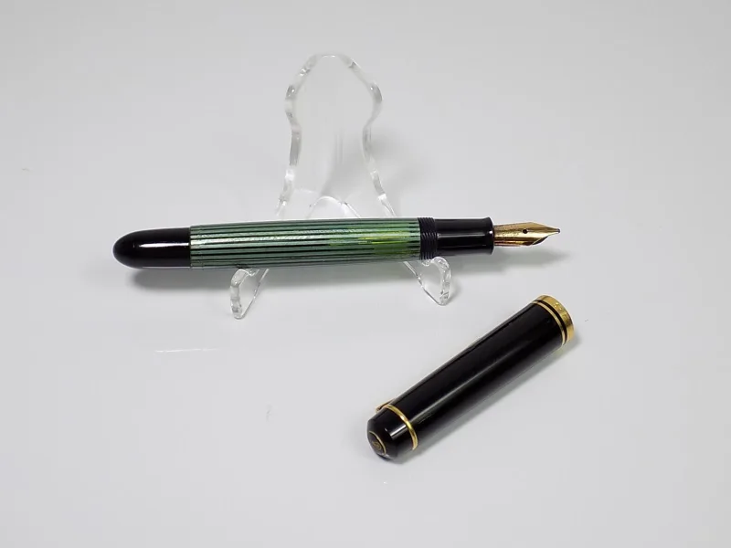 Vintage Old Style Pelikan 140 Kolbenfüller 585er Goldfeder Grün-Schwarz Germany