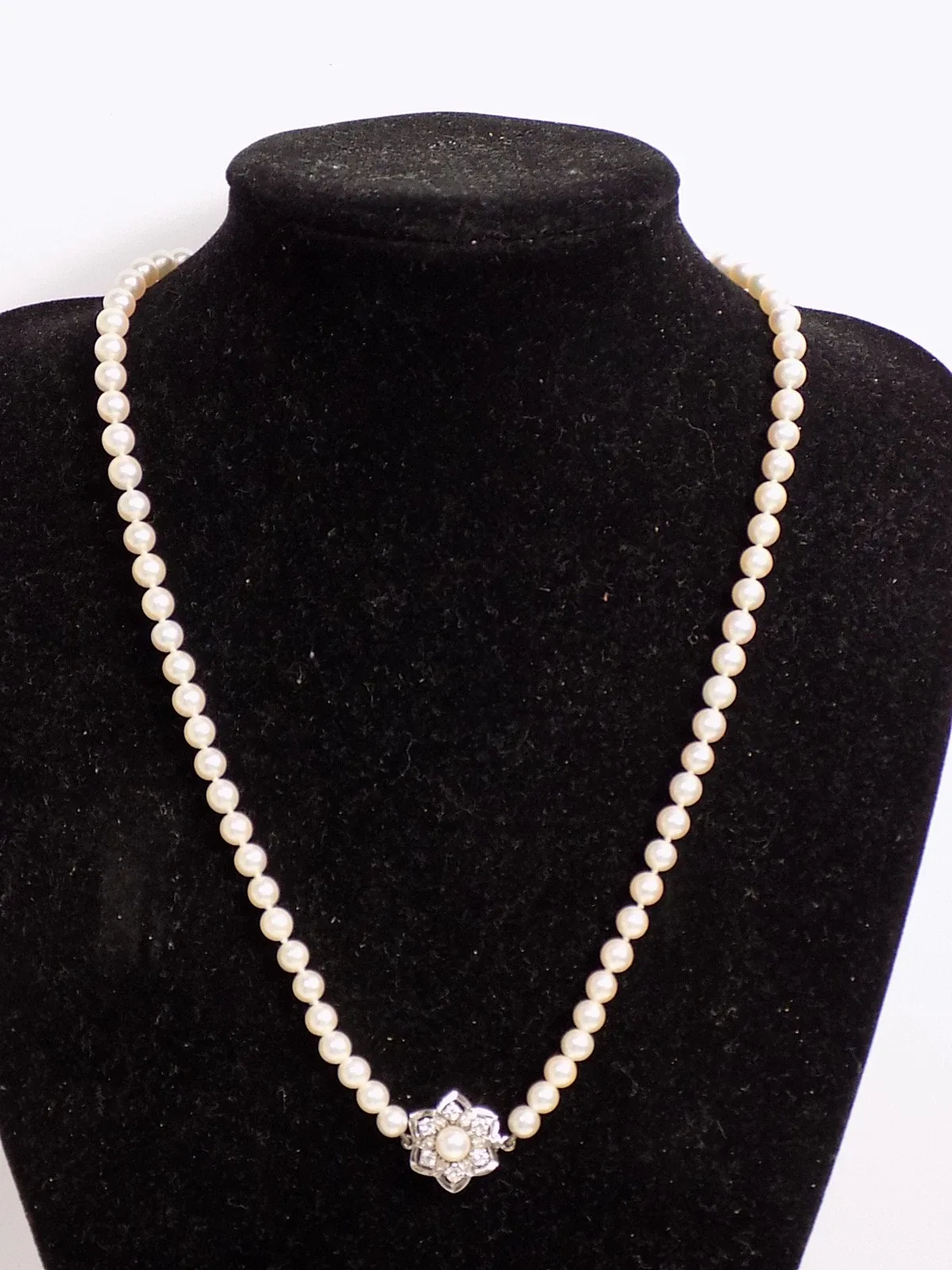 Elegante Akoya Perlenkette Collier JK 750er Weißgold 6 Diamanten 6 Brillianten