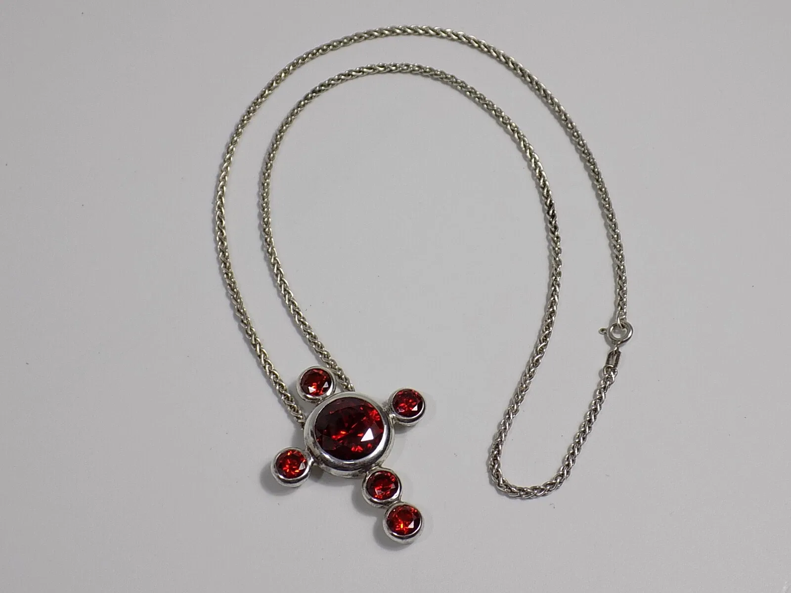 Vintage Antiker Anhänger Kreuz sechs rote Steine 925er Silber Kette Antikschmuck