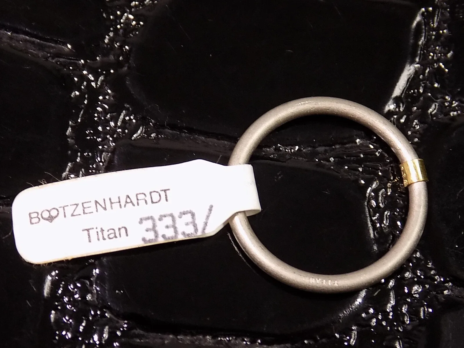 Eleganter Damenring Bootzenhardt Titan Gold 333er größe 56 Designschmuck