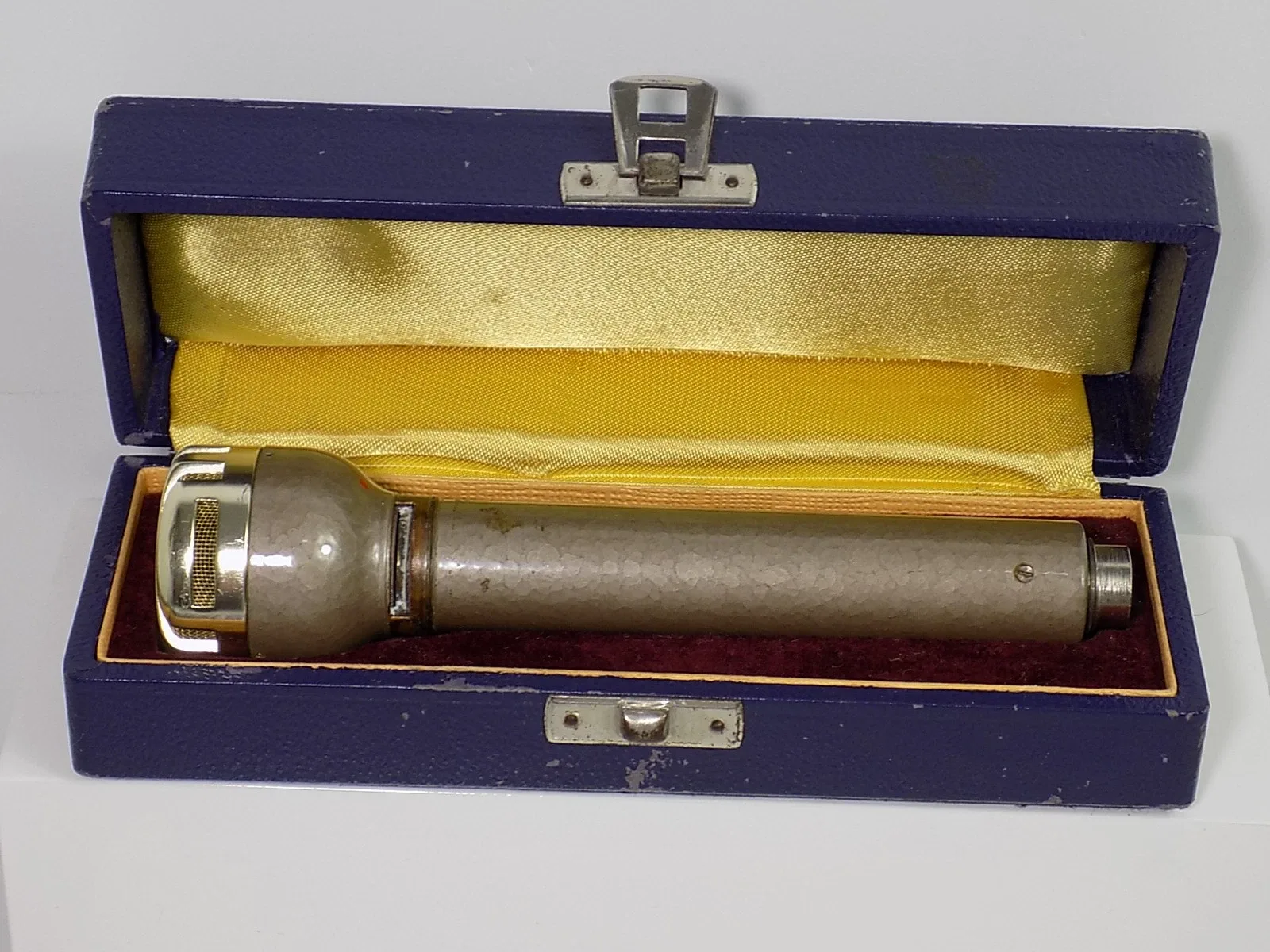 Vintage AKG D19 B200 Dynamisches Gold Mikrofon Beatles Legende im Etui um 1960