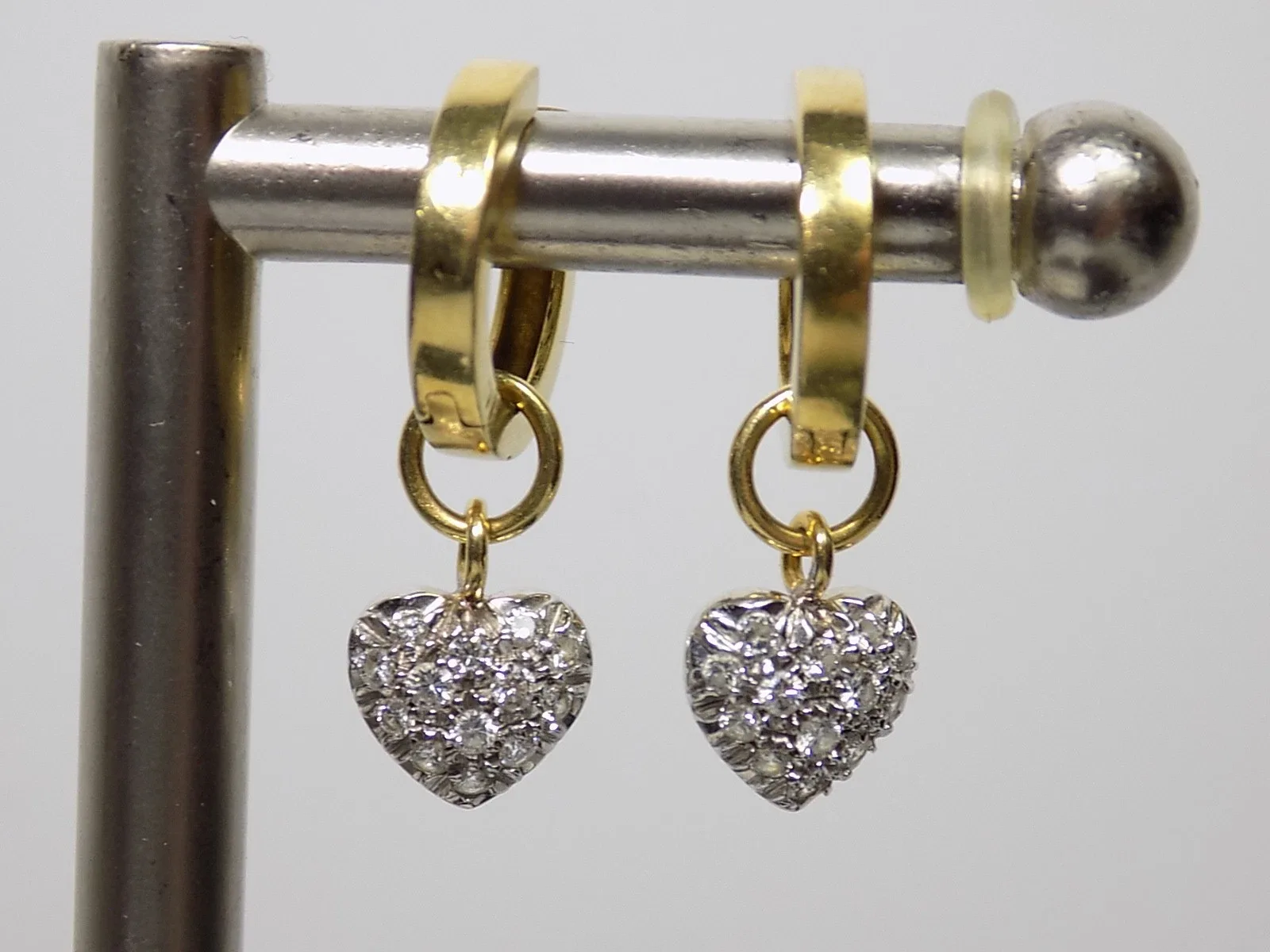 Paar elegante Damen Gold Ohrringe mit Herz Brilliant Creolen 750er 18K Gelbgold