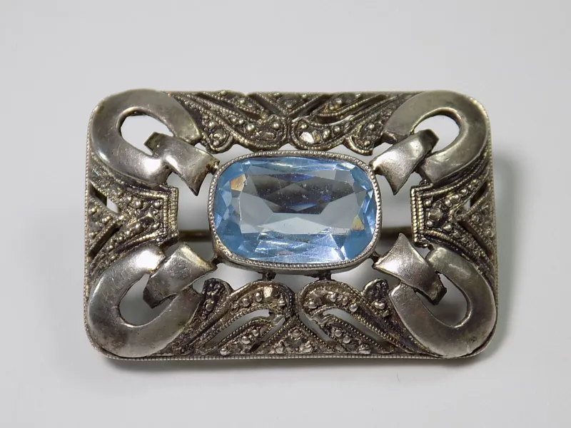 Vintage Jugendstil Charm Brosche Spinell Aquamarinfarbend Silber Floral verziert