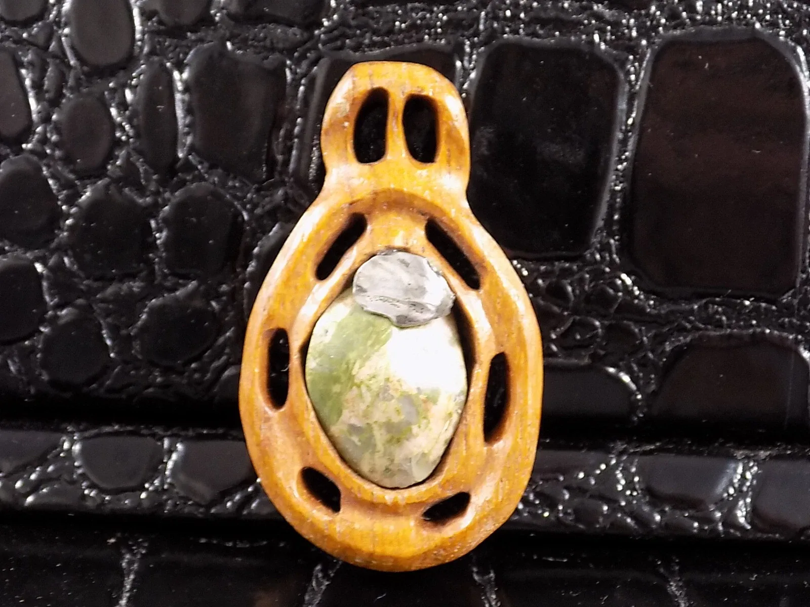 Vintage Designer Damen Holzschmuck Anhänger Edelstein Unakit Edelholz Mode
