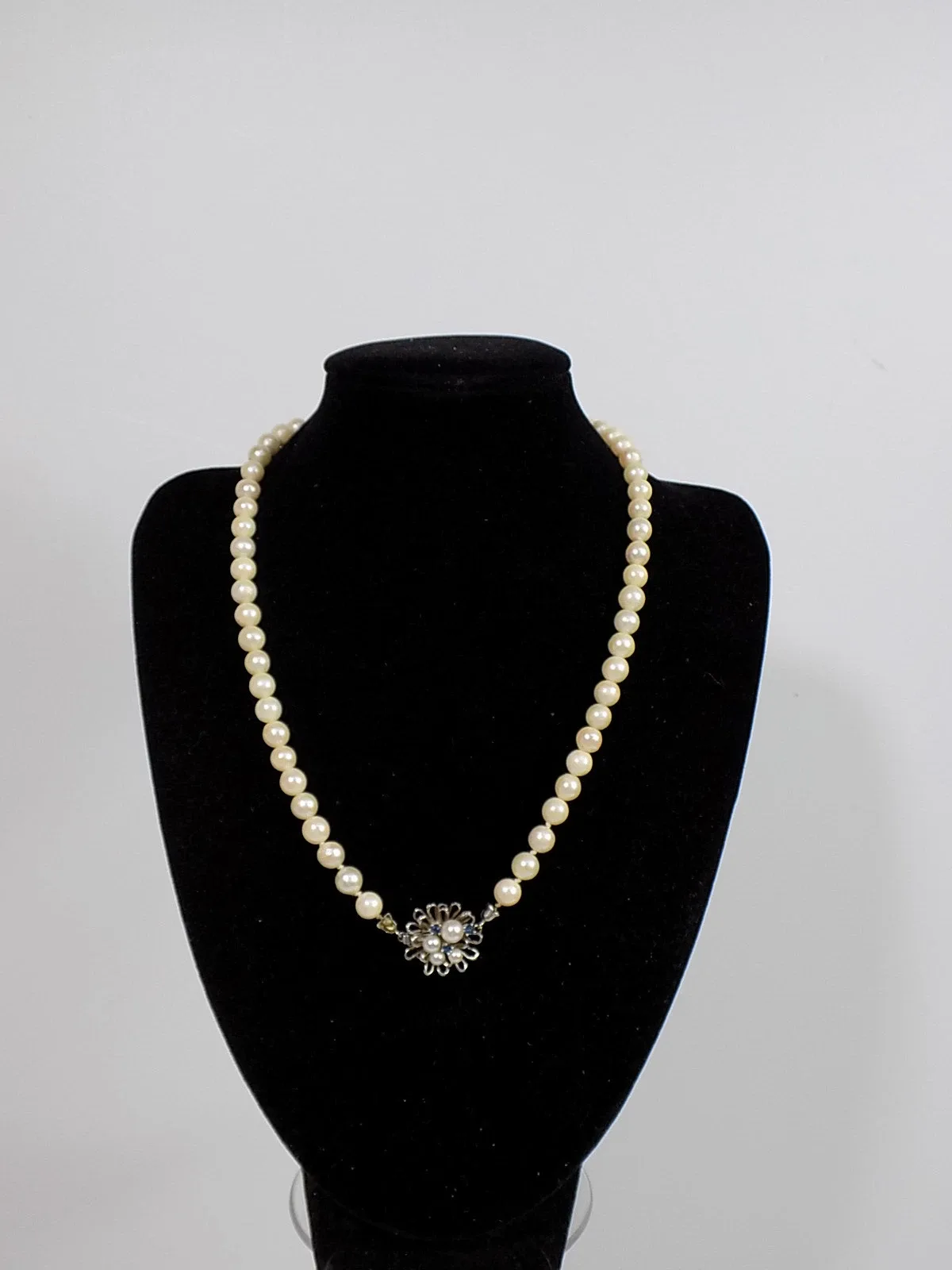 Elegante Damen Kette Collier Perlenkette Zuchtperlen 585er Weißgold Saphir 43 cm