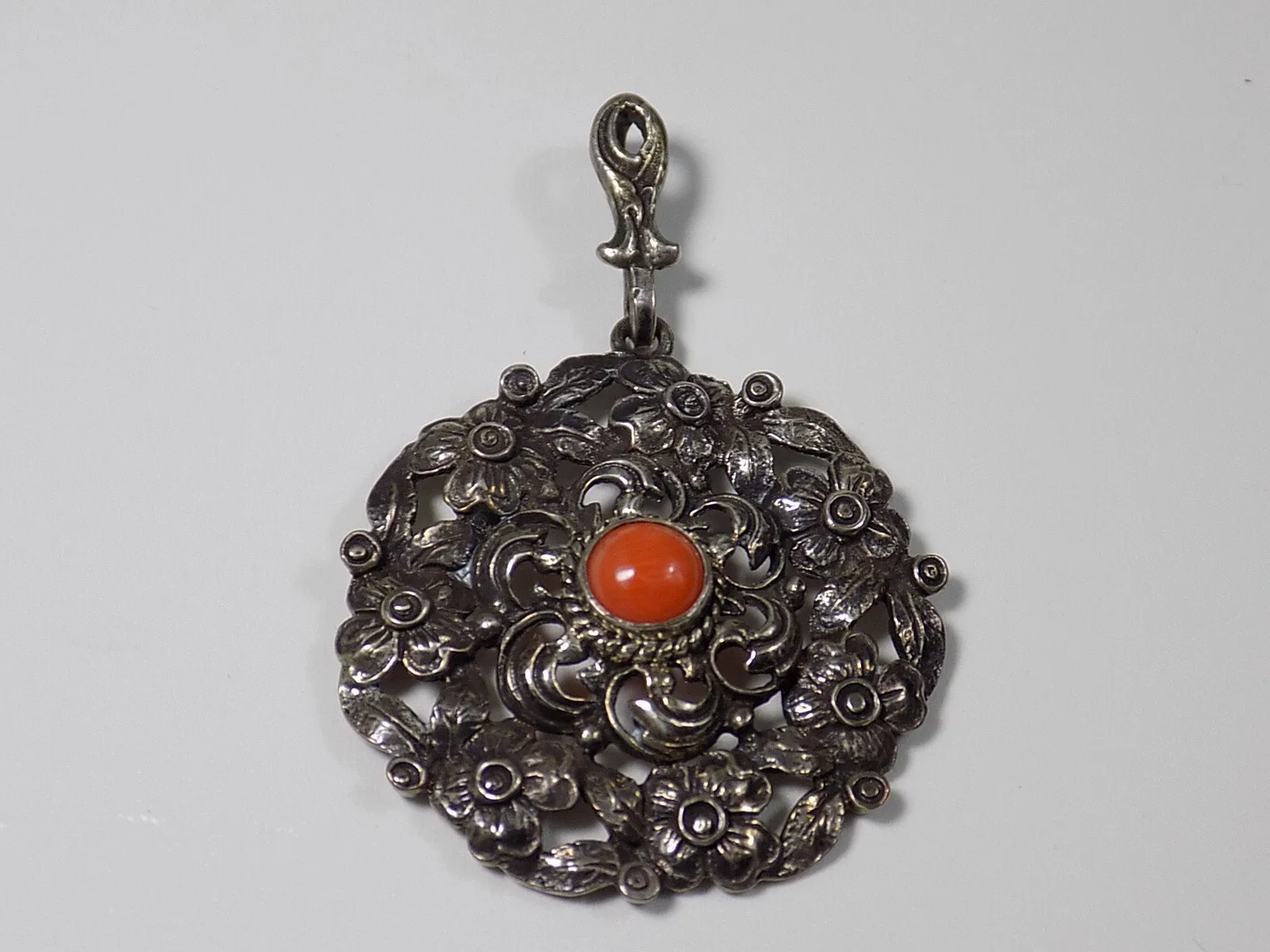 Vintage Antiker Jugendstil Anhänger mit Koralle Floral Silber 835er Antikschmuck
