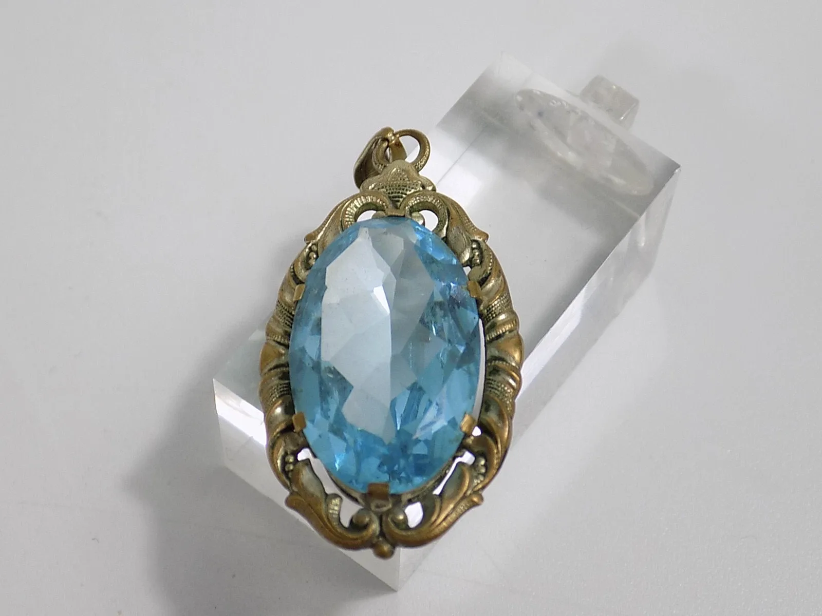 Großer Art Nouveau Anhänger großer Blautopas Floral Vergoldet Antikschmuck