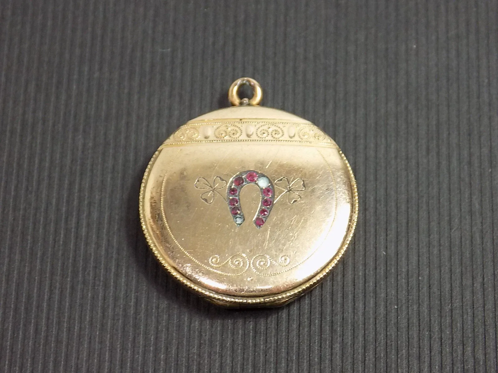 Vintage Jugendstil Charm Damen Anhänger Vergoldet Granat Hufeisen Foto Amulett