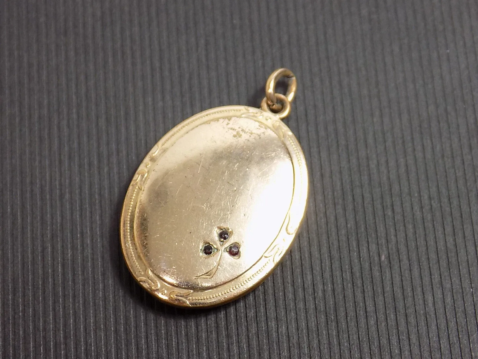 Vintage Jugendstil Charm Damen Anhänger Vergoldet Medaillon Granat Glück Amulett