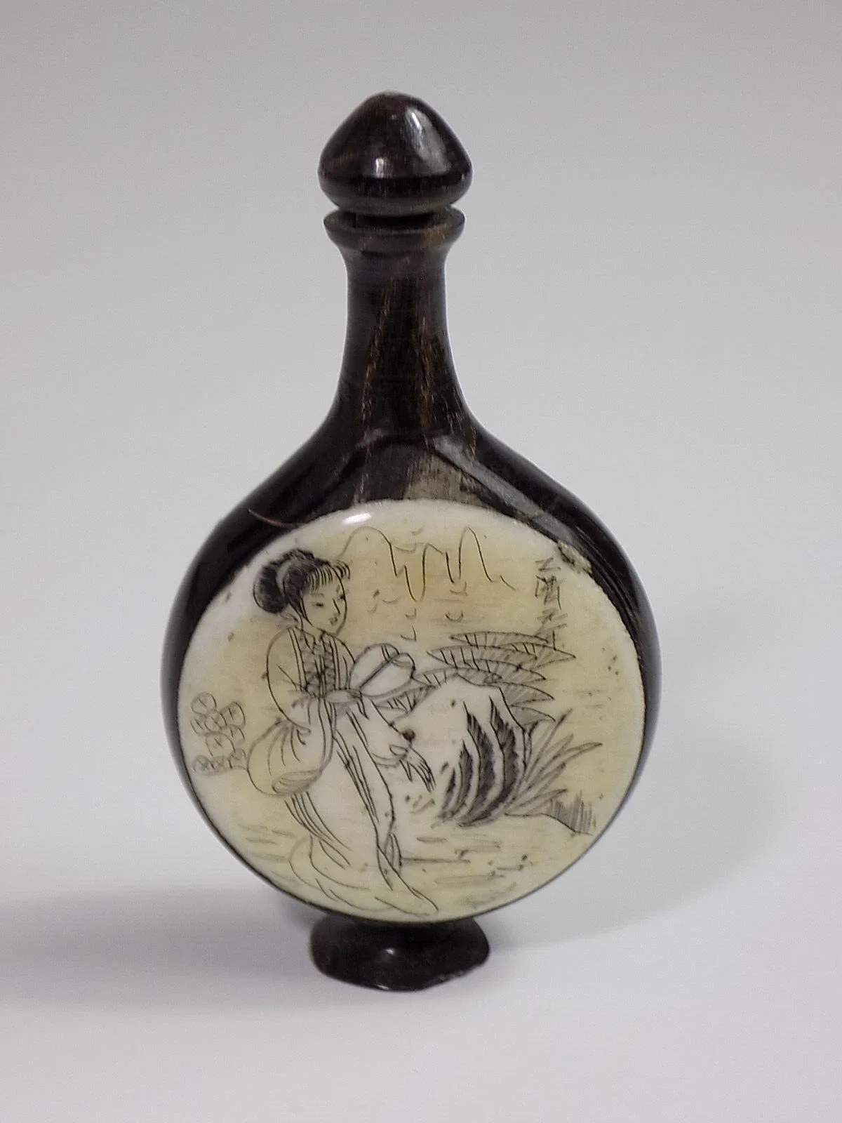 Asiatika Antike Snuff Bottle Geisha Motiv Schnupftabak Verziert Holz Buchsbaum