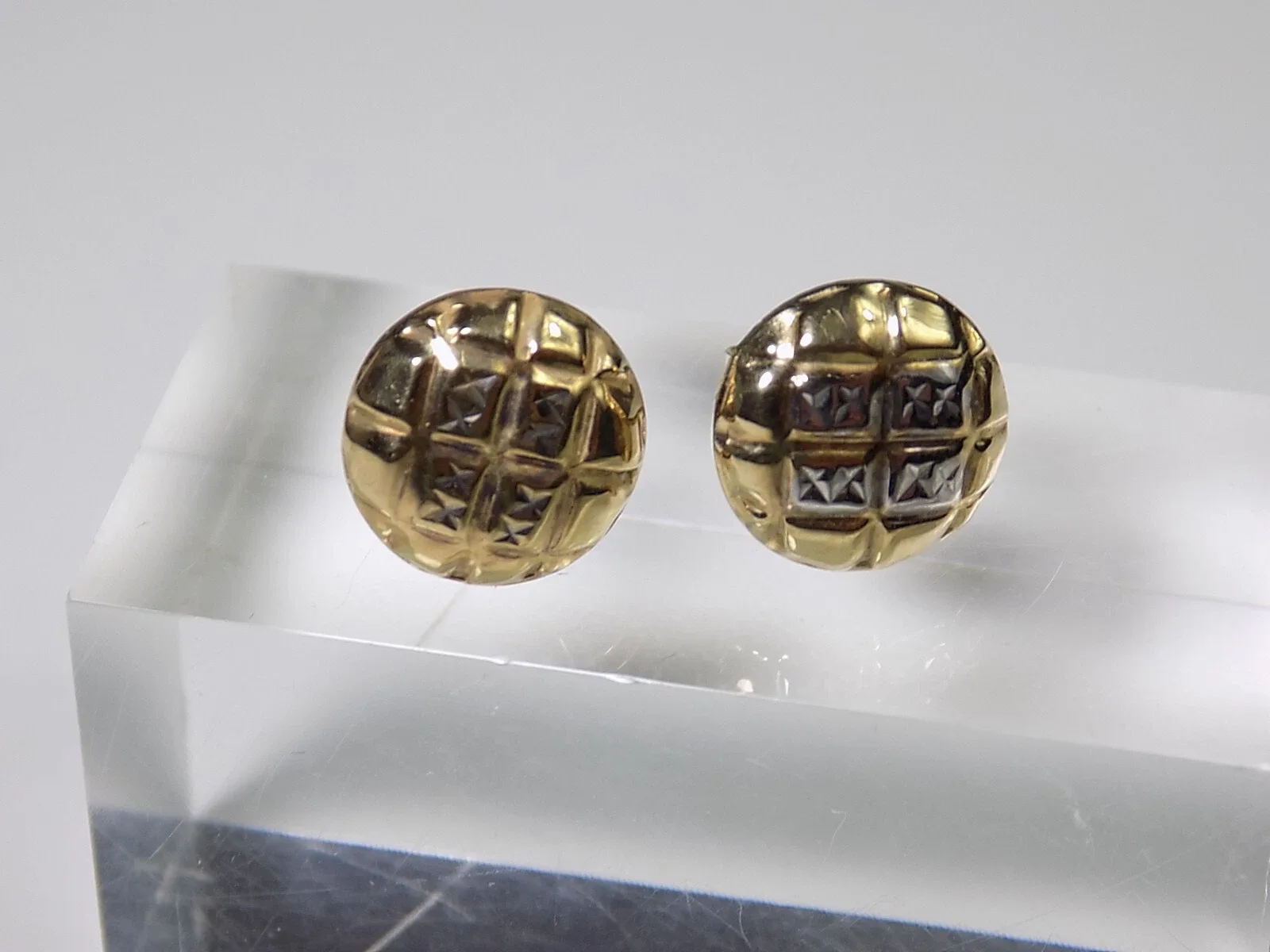 Elegante Damen Ohrstecker Ohrringe 375er Gelbgold schönes Design unisex
