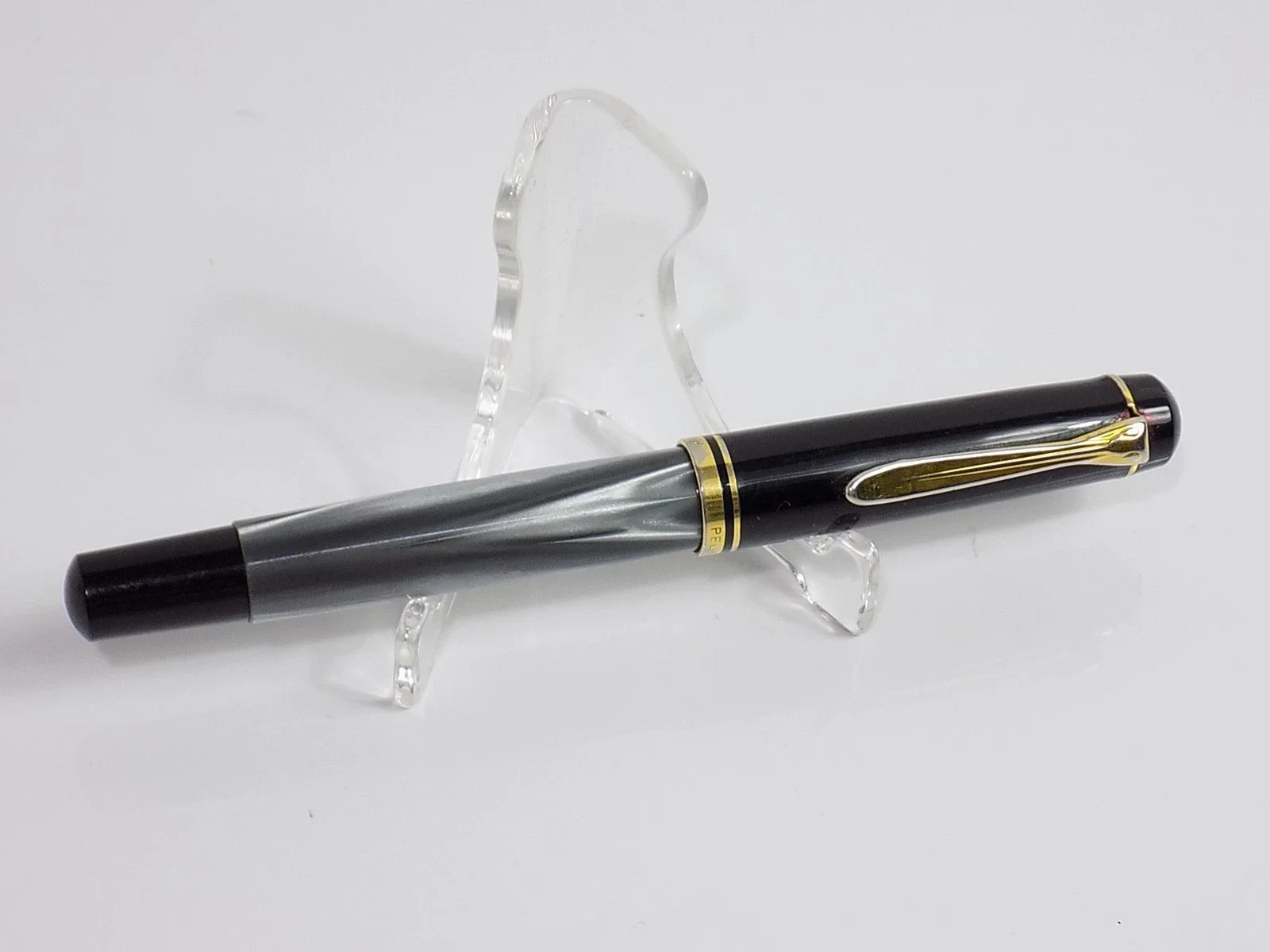 Vintage Pelikan Kolbenfüller Goldfeder M 200 Grau-Schwarz Füller W-Germany