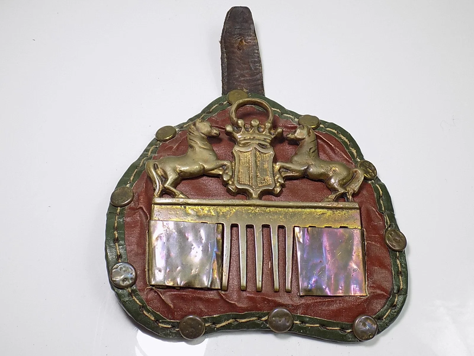 Uralter Pferdekamm Lederzierteil Pferde Wappenmotiv Militaria Bronze 19.JHD