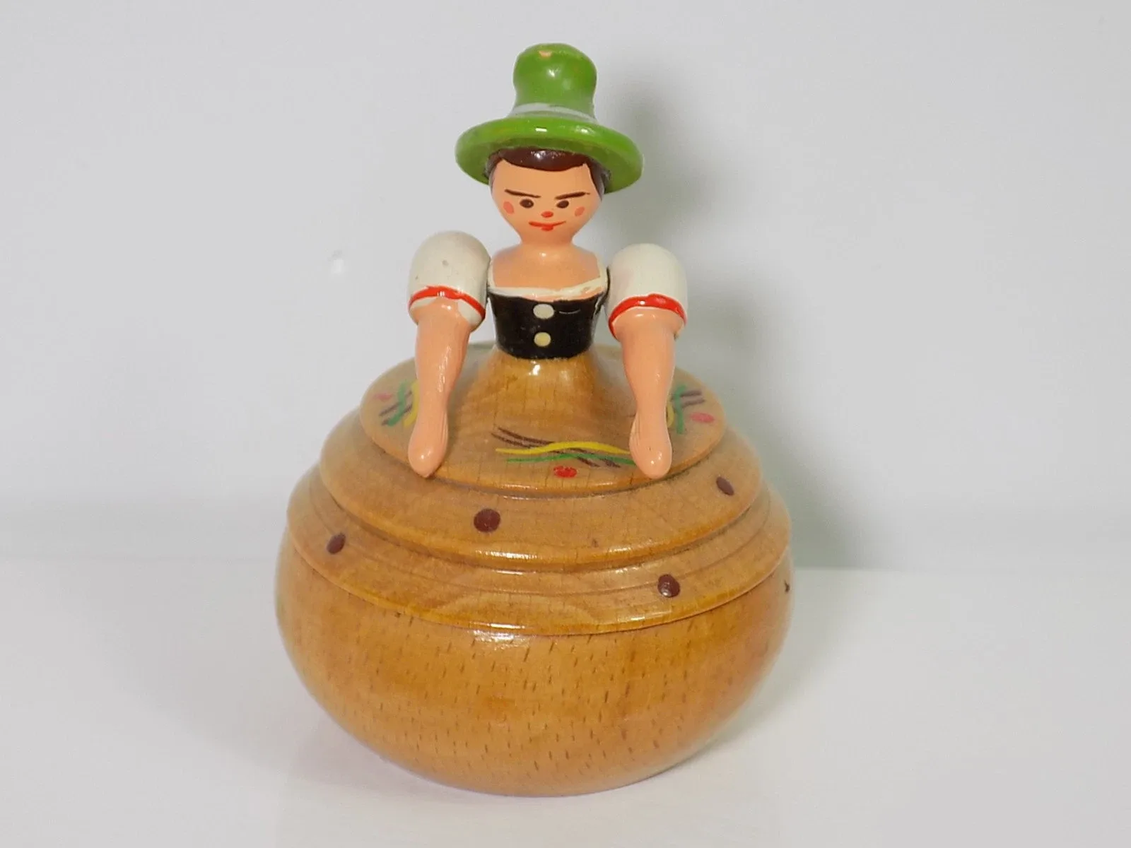 Vintage Erzgebirge Nadeldose Nadelköcher Figürlich Holz antik 2 Teilig