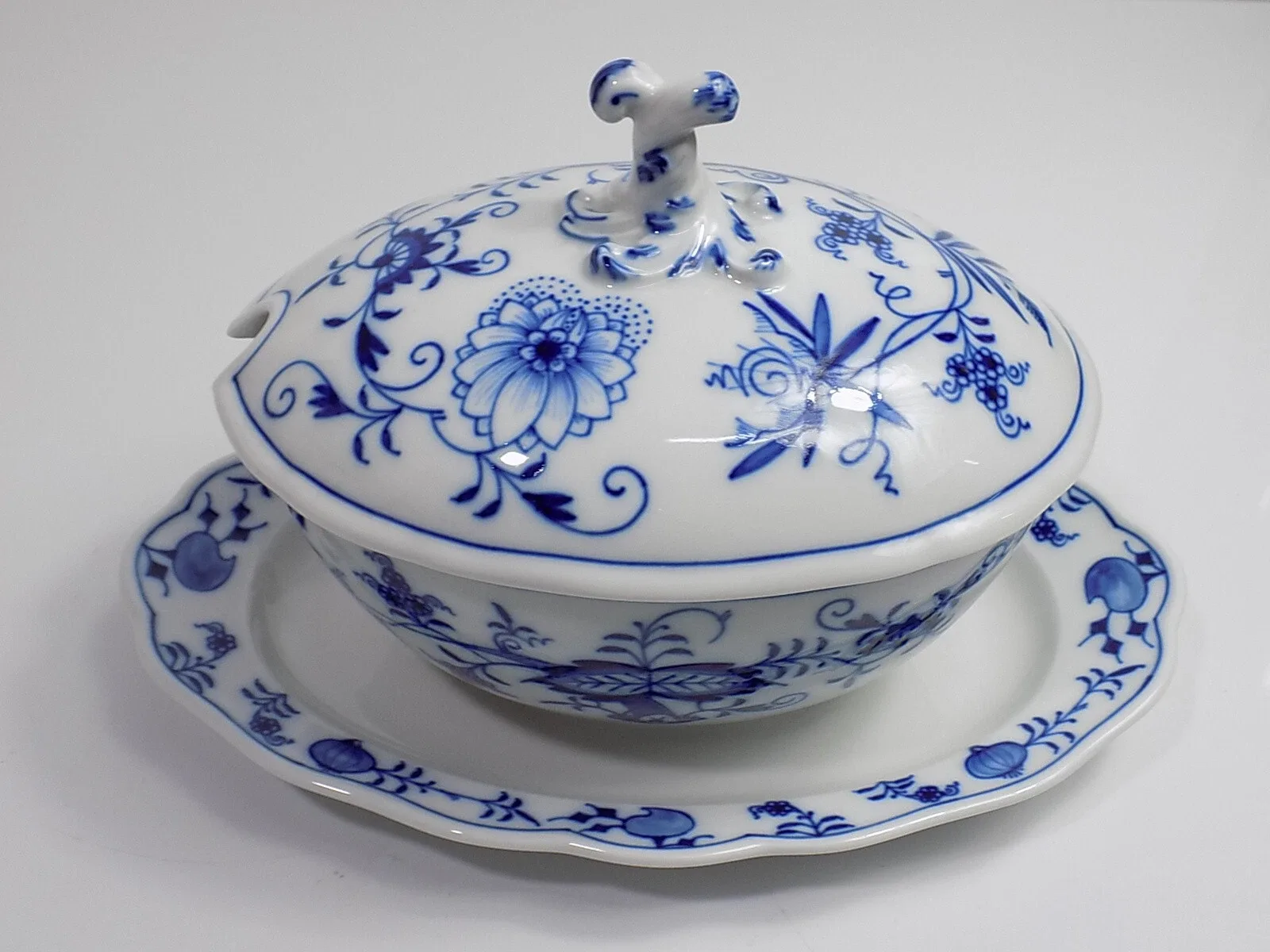 Antike Meissen große Sauciere Deckel Terrine Porzellan Zwiebelmuster 20.JHD